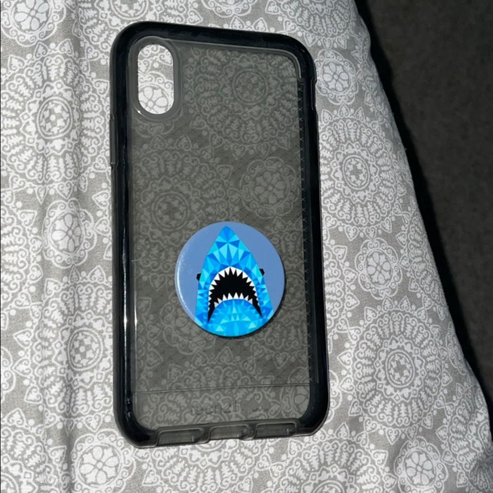 tech 21 iphone X case with pop socket
